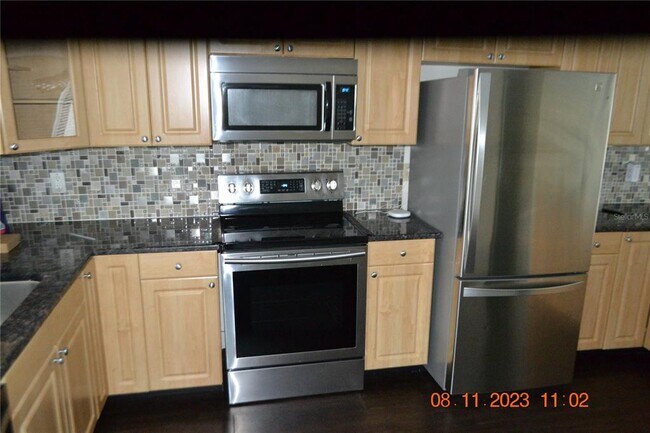Building Photo - 14807 Clarendon Dr