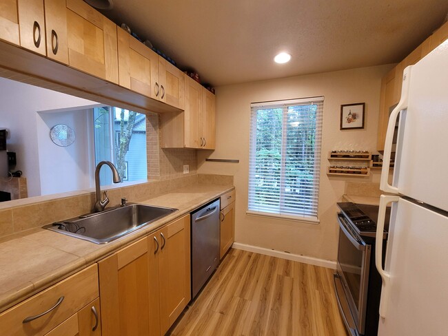 Kitchen - 14415 NE 30th Pl