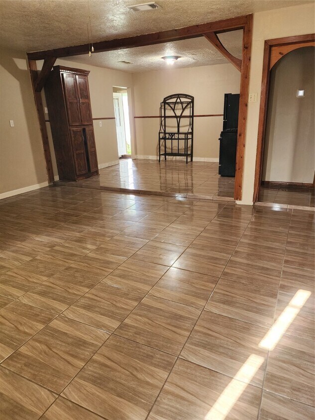 Foto del edificio - 2413 Huntington Dr