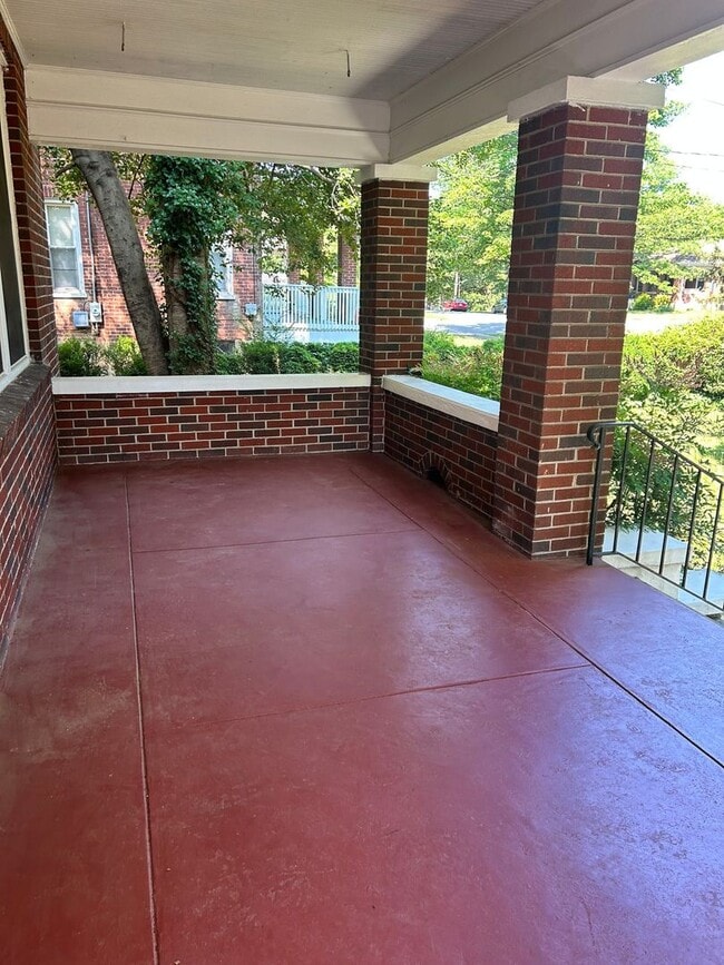 Photo - 2 Blocks from Grandin Village - Immaculate... House