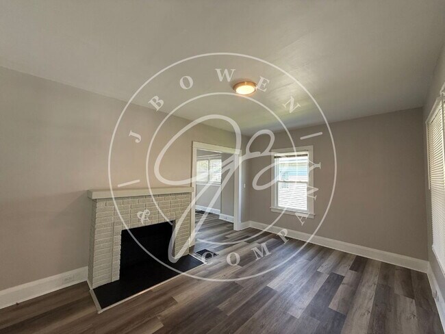 Foto del edificio - "Charming 3-Bedroom Gem with Granite countertops in West Toledo.