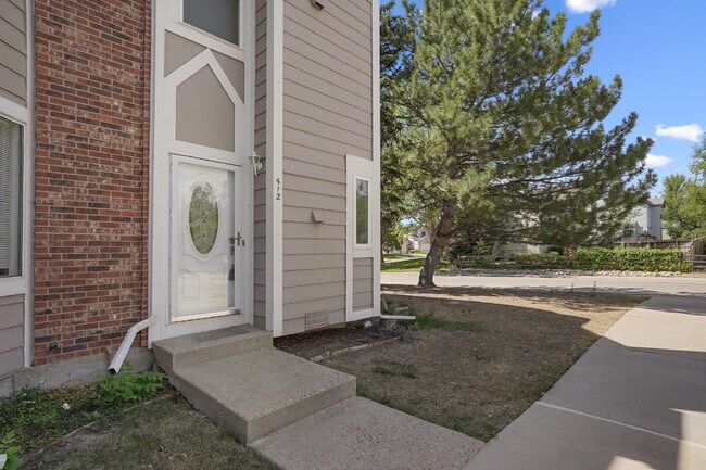 Building Photo - Spacious 2 Bed Townhome with Parking in Lake Arbor