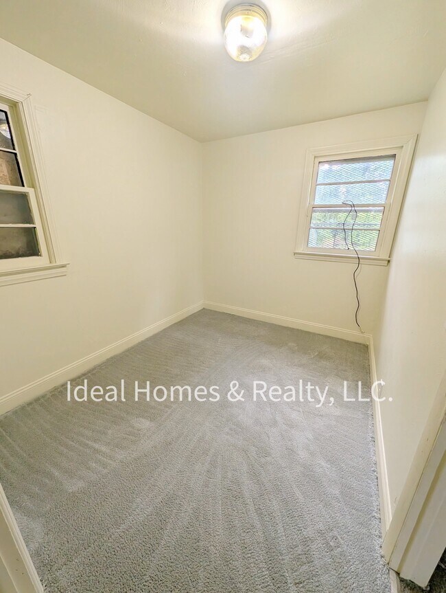 Building Photo - 3061 Raywood St