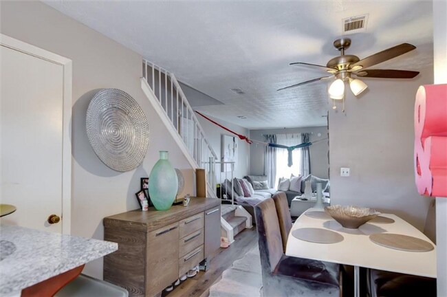 Foto del edificio - 6638 Witherington Ct NW