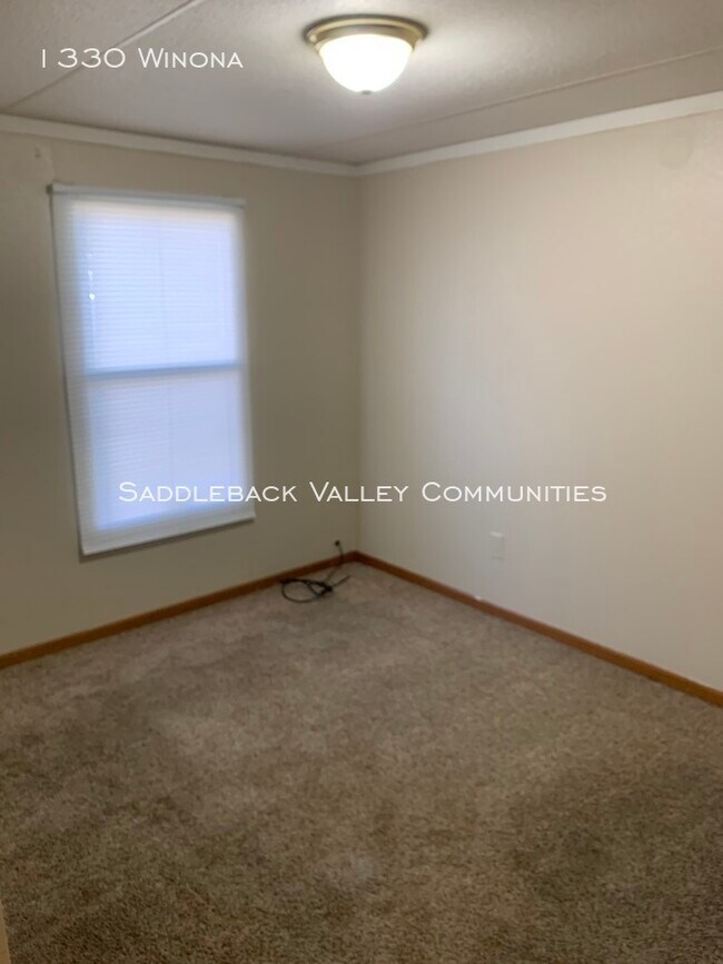 Building Photo - 3 bed, 2 bath - $650