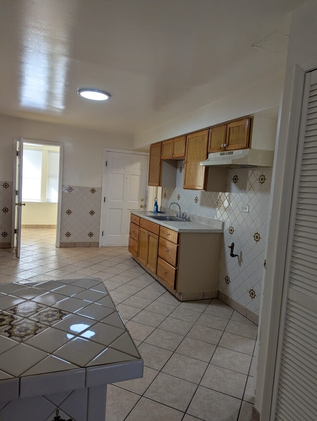 Building Photo - 2428 S Homan Ave