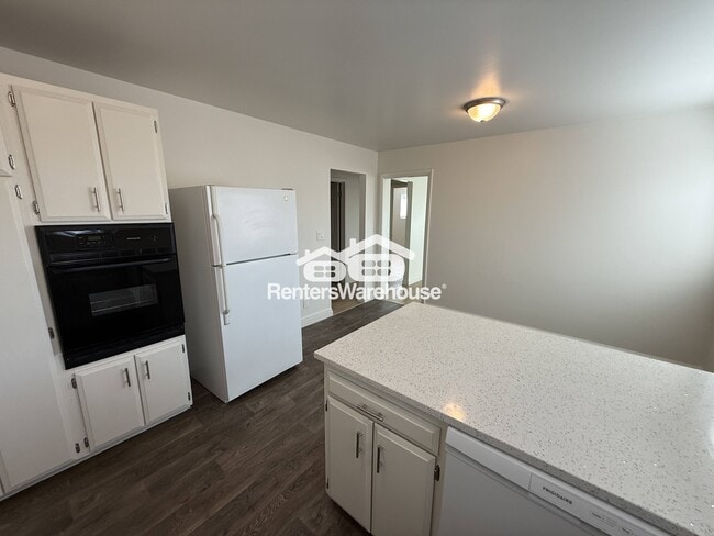 Building Photo - 661 Crystal Ave