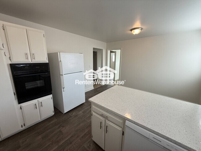 Foto del edificio - 661 Crystal Ave