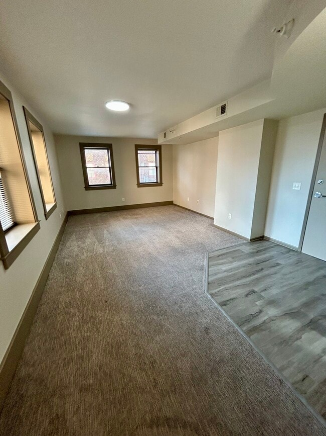 Building Photo - Drake Court and Liberty Lofts apartments!  Enjoy downtown living at its best.