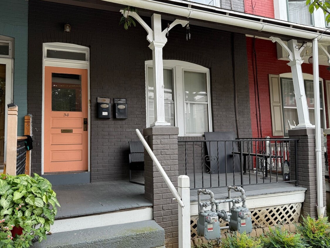 Primary Photo - 34 E Ross St