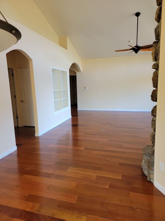 Building Photo - Unfurnished, 1-year long-term rental