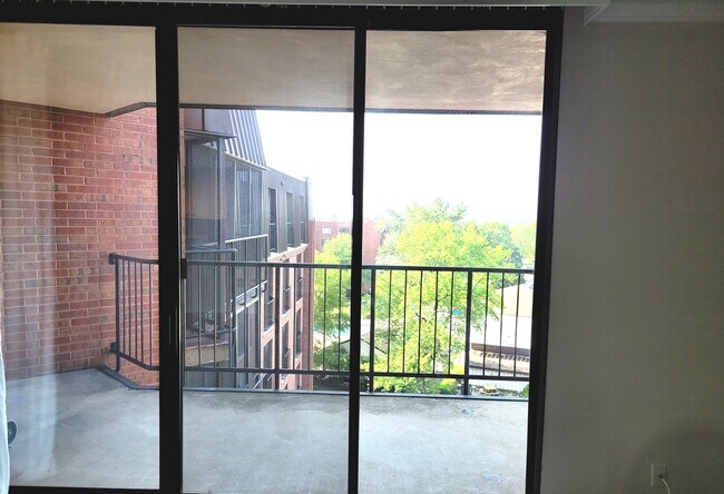 Building Photo - 123 Acacia Dr