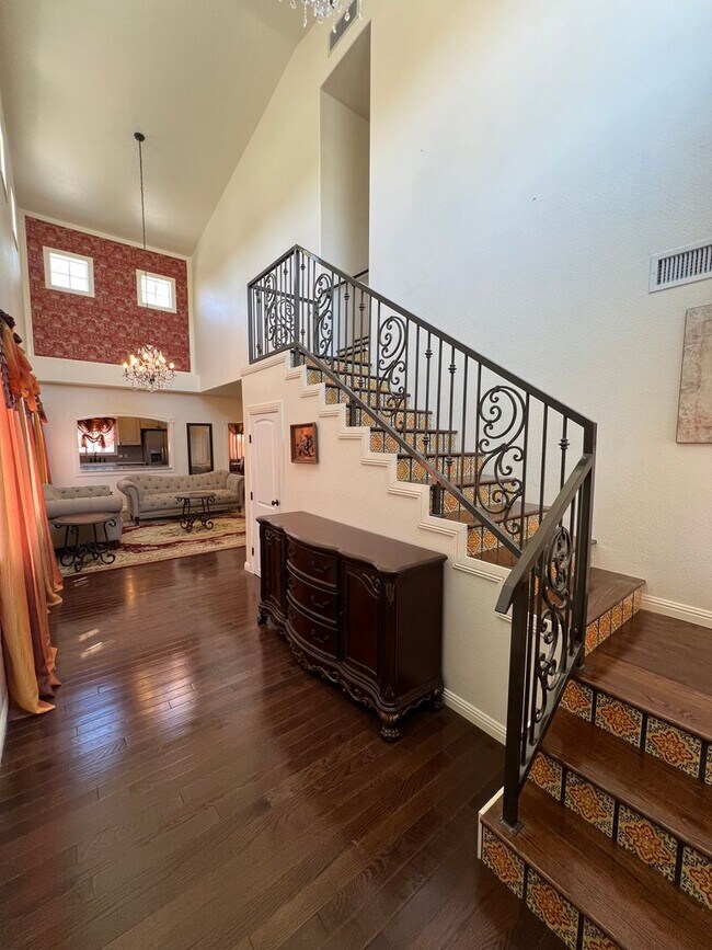Building Photo - 3 BEDROOM HOME IN MESA DEL SOL!