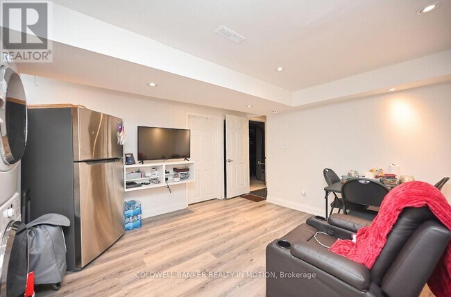 Photo du bâtiment - 1244 Robson Crescent