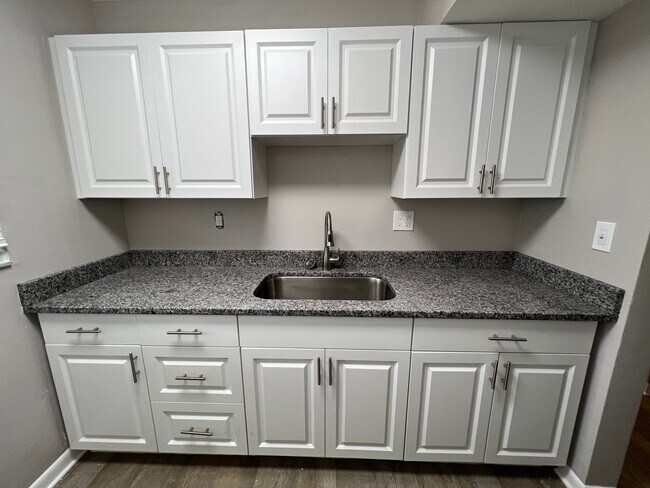 Building Photo - 1 Bed/1 Bath - Unit 16