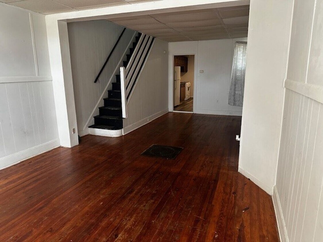Foto principal - 3 bedroom 1 bathroom York, PA