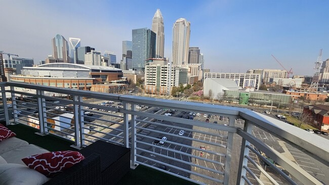 Photo - 505 E 6th St Townhome