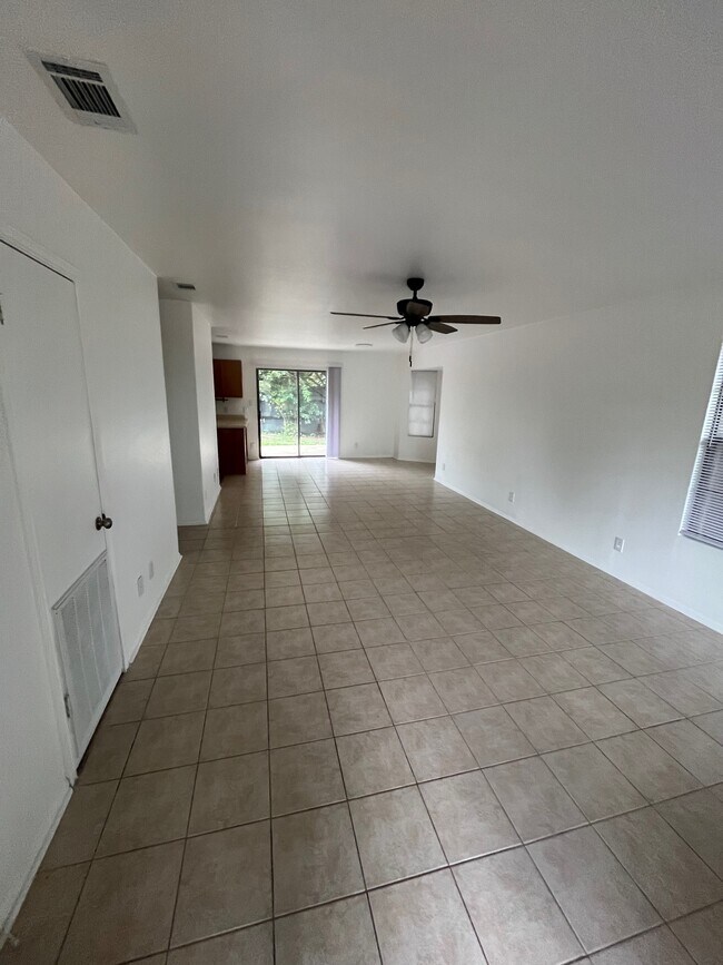 Foto del edificio - 3254 Beevers Cir