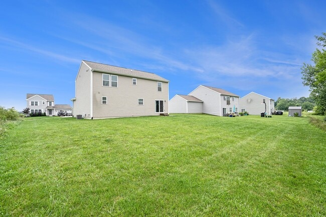 Building Photo - Comfortable and stylish home in the heart ...