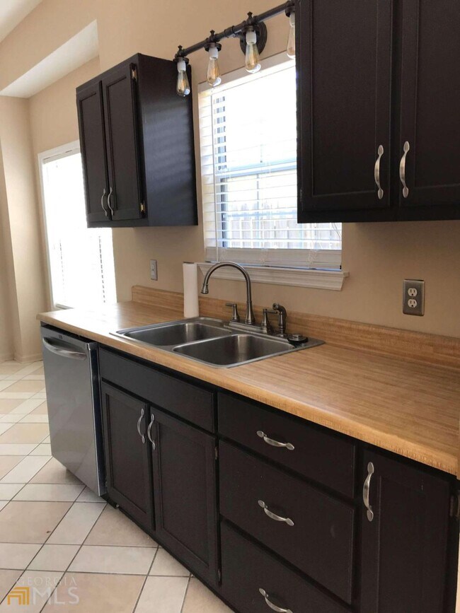 Building Photo - 103 Stafford Way