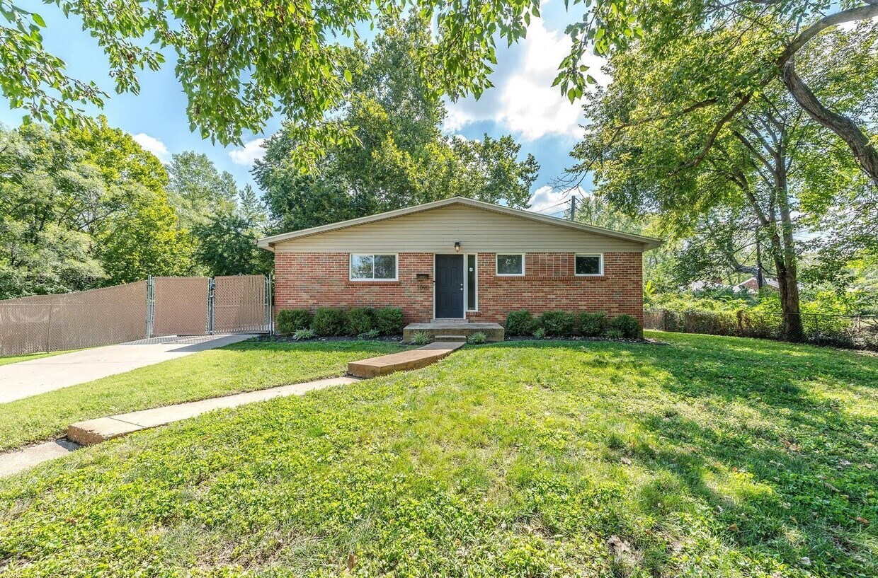 Primary Photo - 1090 Groby Rd