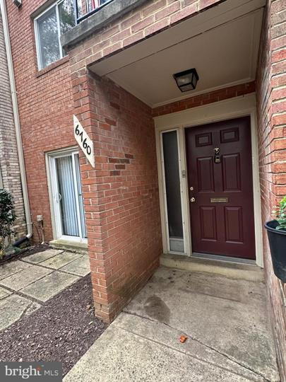 Foto principal - Charming Annandale Townhome with Modern Up...