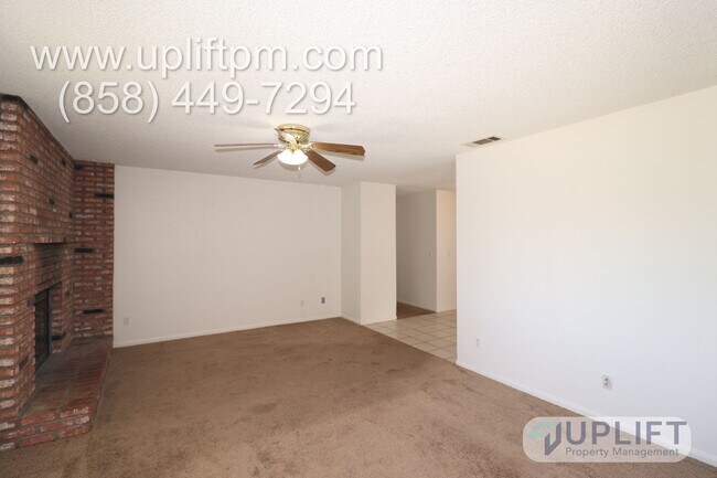 Foto del edificio - 3 Bedroom 2 Bathroom home on half acre in ...