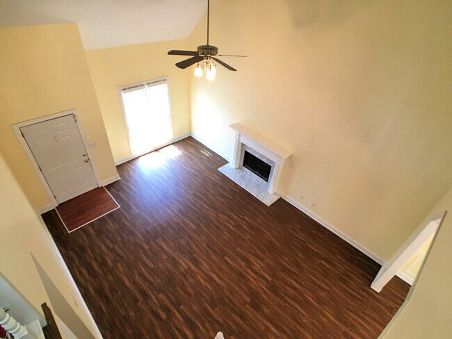 Foto del edificio - 717 Ridge Way Cir