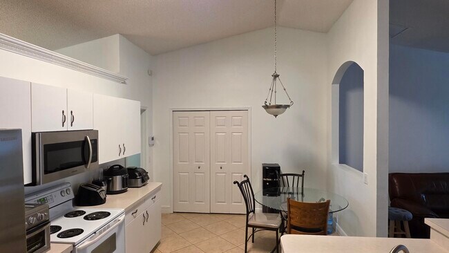 Foto del edificio - 6448 NW Colgate St