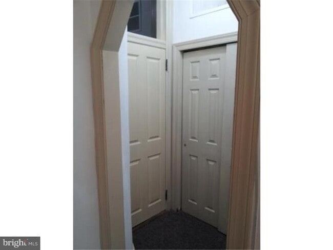 Foto del edificio - 421 E High St