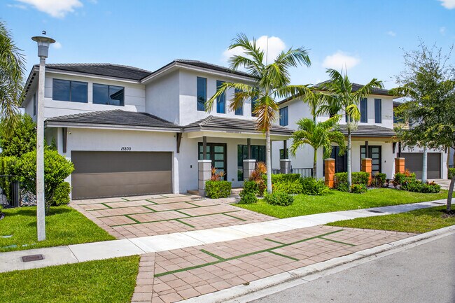 Foto del edificio - 15800 NW 88th Ave