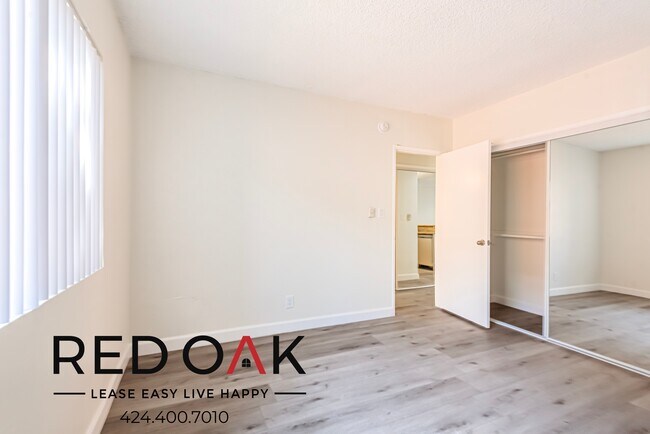 Foto del edificio - 1545 N Bronson Ave