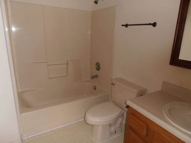Building Photo - 609 Windcrest Dr