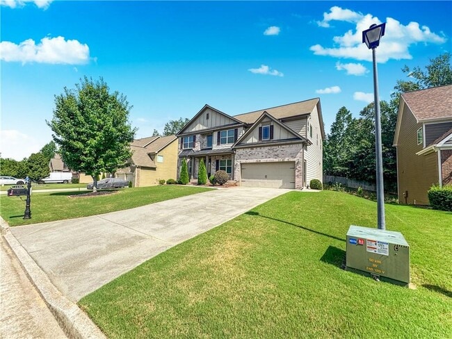 Building Photo - 2435 Manor View