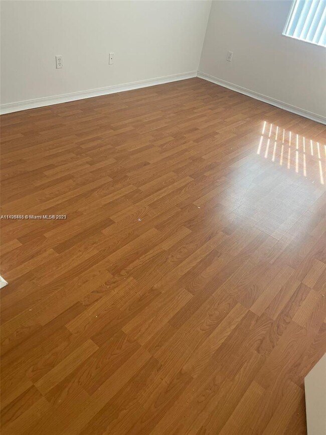 Foto del edificio - 9640 NW 2nd St