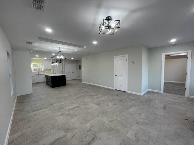 Building Photo - 5527 Conroe St