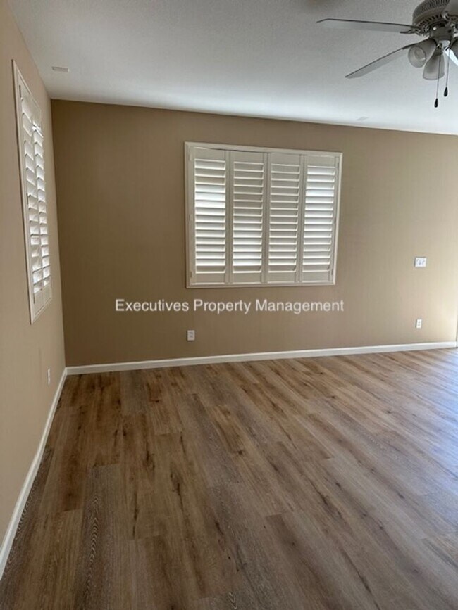 Foto del edificio - 518 Barclay Way