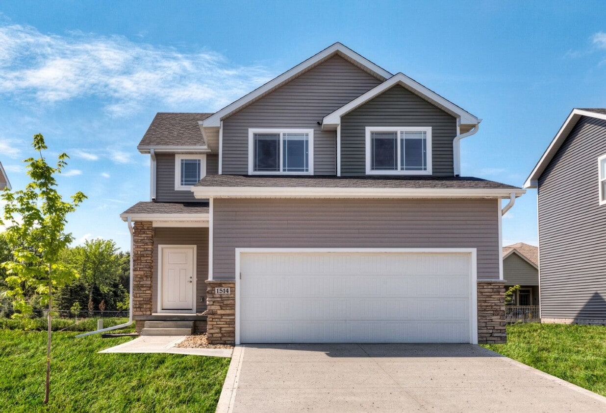 Foto principal - Beautiful, single-family home in Altoona! ...