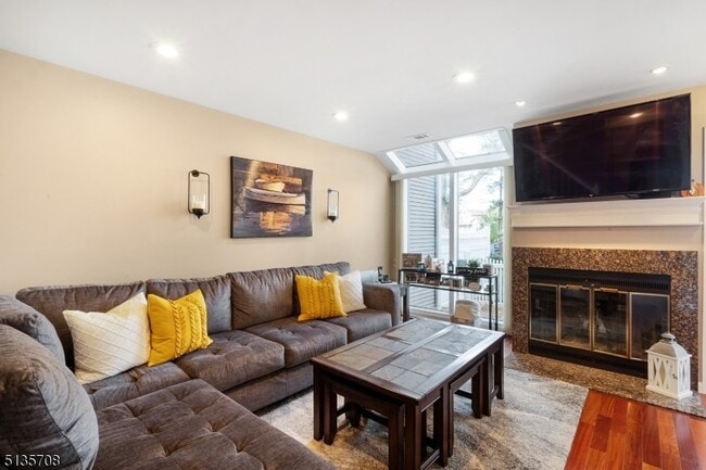 Building Photo - 75 Bentley Ct