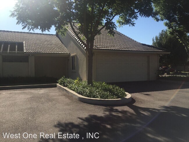 Foto del edificio - 2 br, 2 bath House - 353-1 Acacia Street