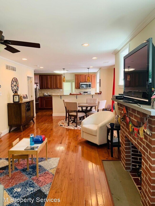 Building Photo - 3 br, 1.5 bath House - 230 E. 9th Avenue