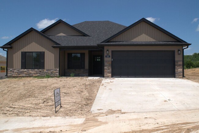 Foto del edificio - New construction three-bedroom 2-bathroom Home In Tuscany Ridge!