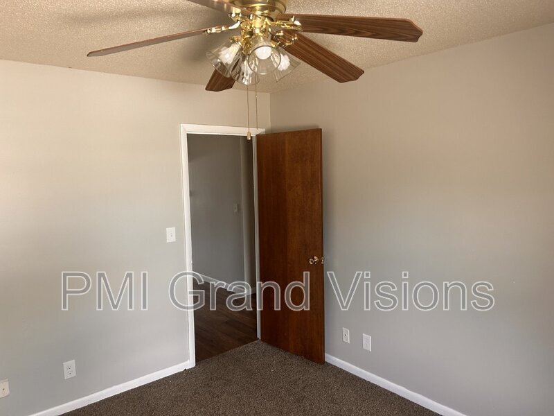 Primary Photo - 16 W Buchanan Ave