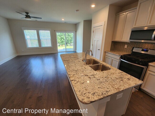 Building Photo - 3 br, 2.5 bath House - 112 Outback Drive