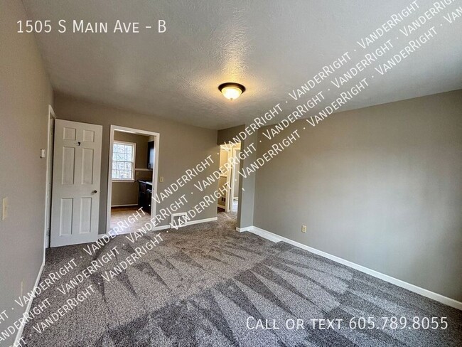 Building Photo - 1505 S Main Ave