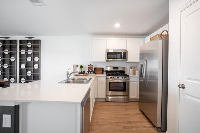 Building Photo - Winwood Home