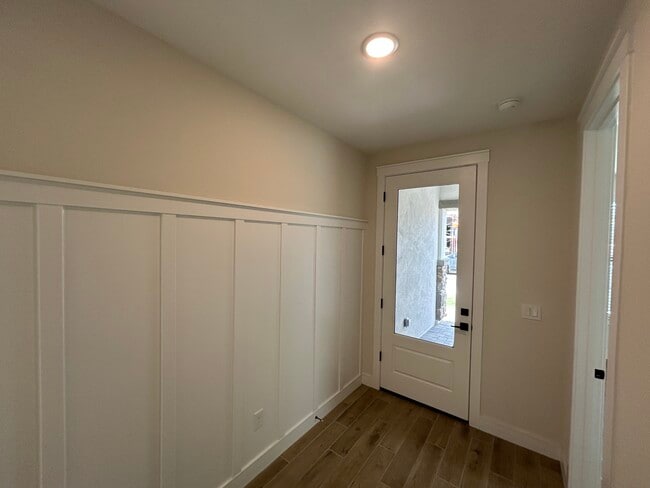 Building Photo - 4186 S Springs Dr