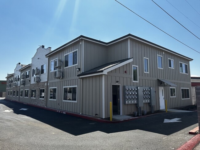 Building Photo - 1935 Table Rock Rd