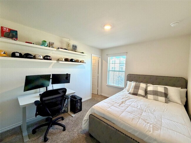 Foto del edificio - 7416 Raynor Pl