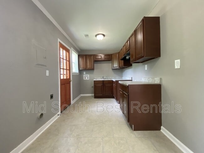 Building Photo - 356 W Brooks Rd